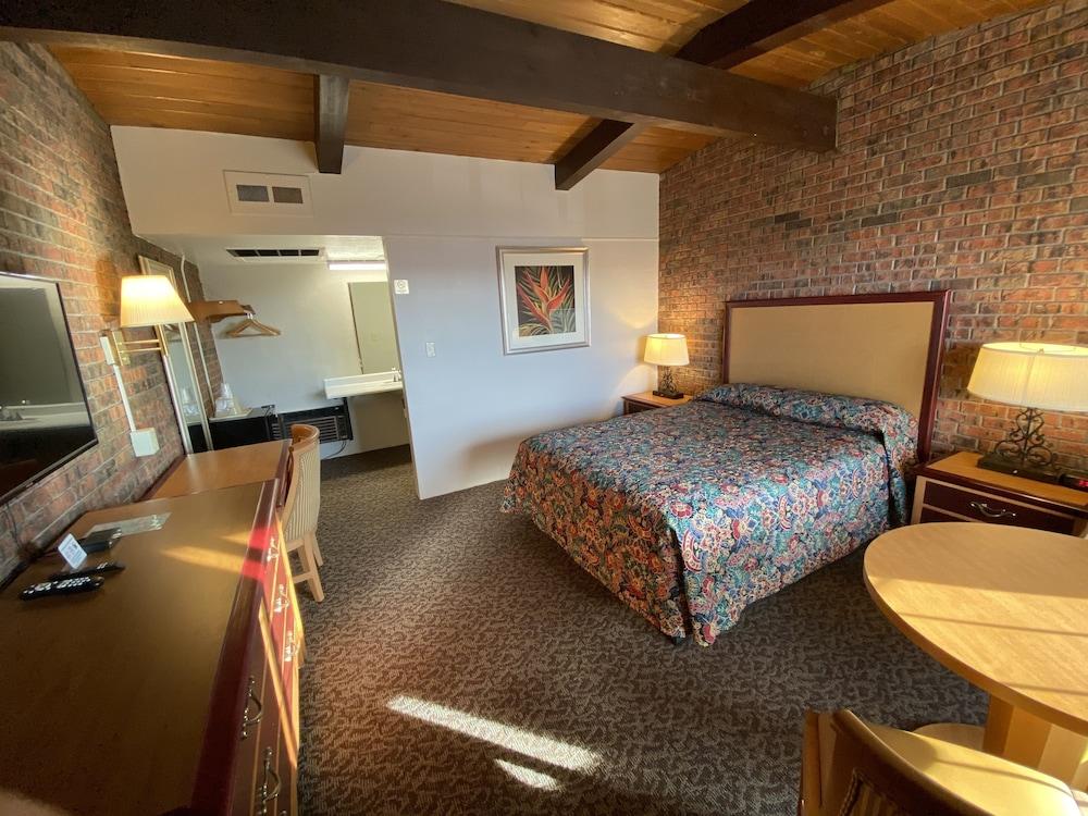 Dunes Inn photo 26