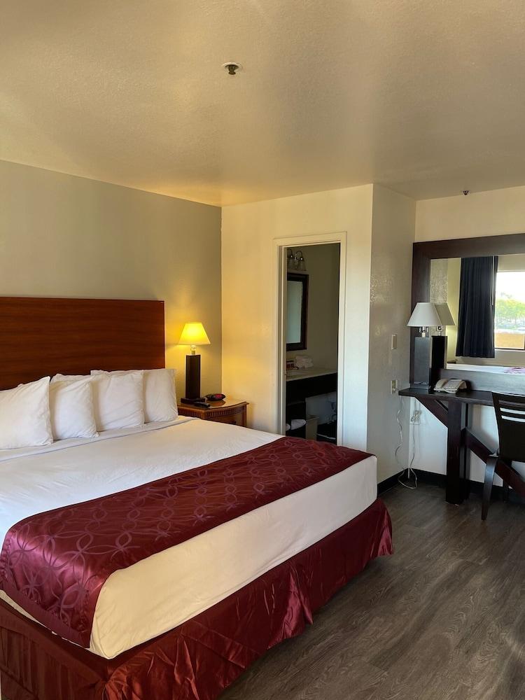 Motel 6 Tempe, AZ – Elliot Road photo 12