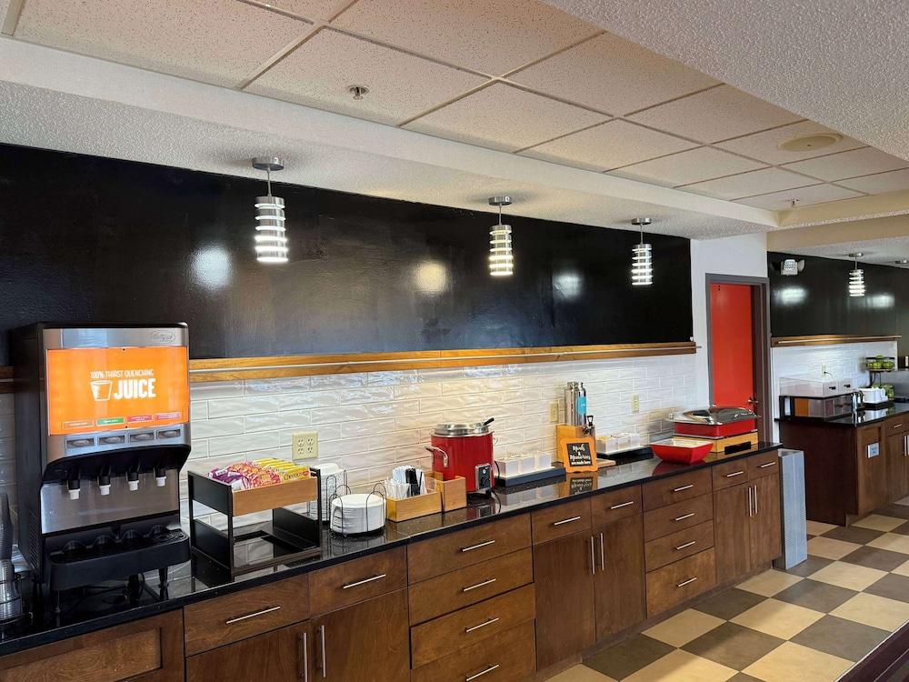 SureStay by Best Western Forsyth Decatur photo 10
