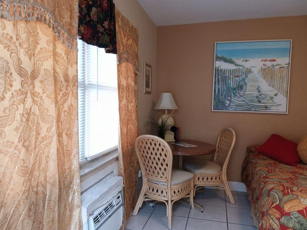 Swashbuckler Motel photo 5