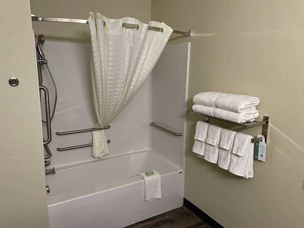 Cobblestone Inn & Suites - Forest City photo 15