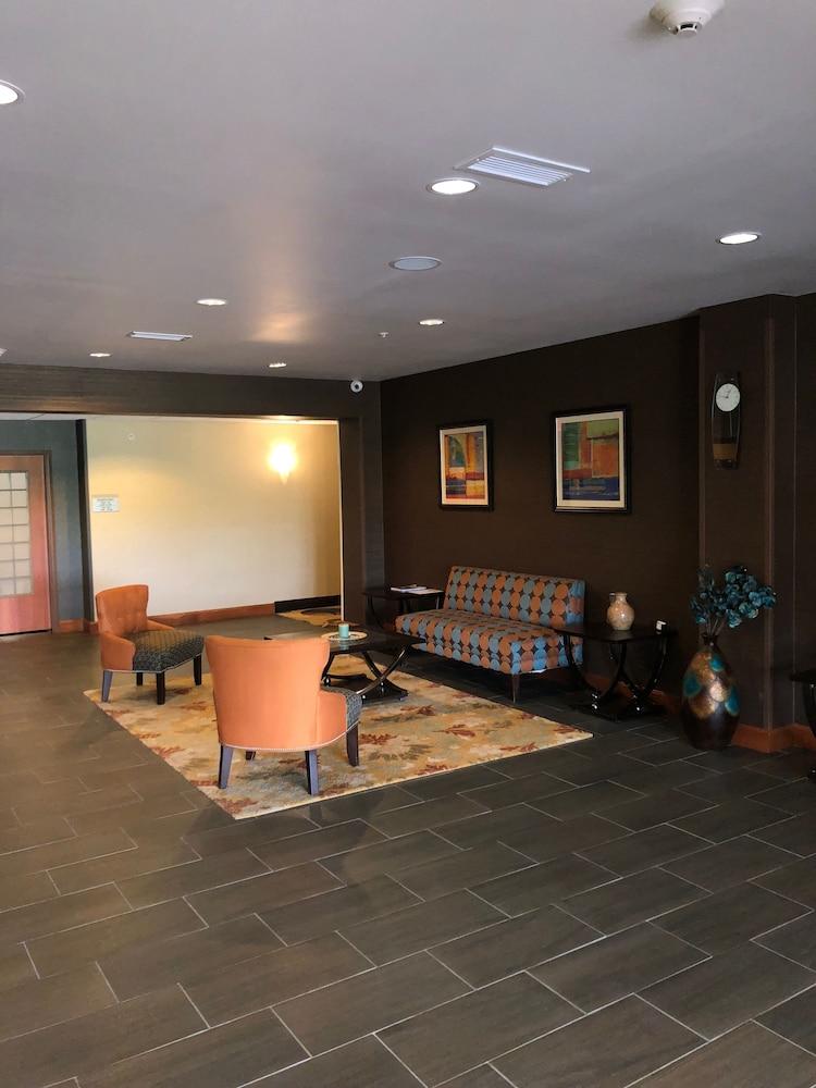 Country View Inn & Suites photo 22