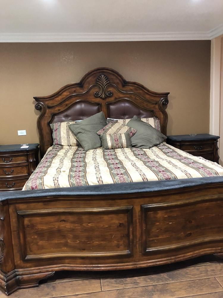 Travelers Inn photo 8