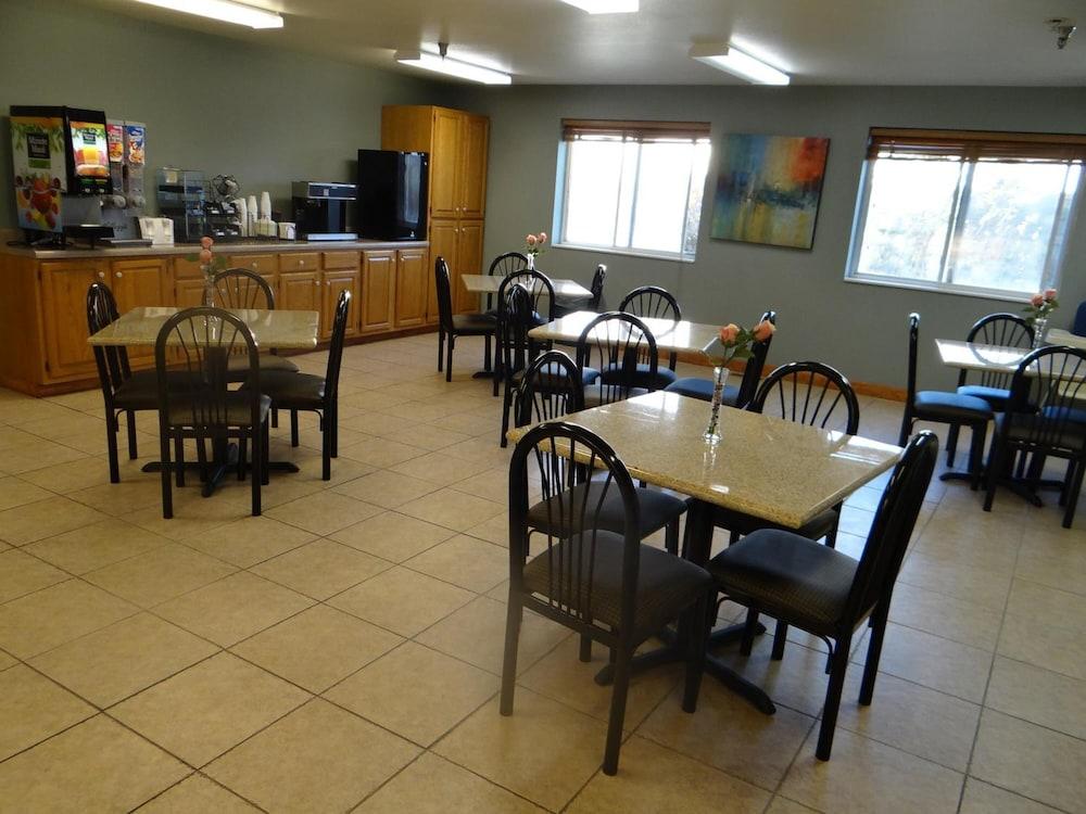 Rock Creek Hotel photo 26
