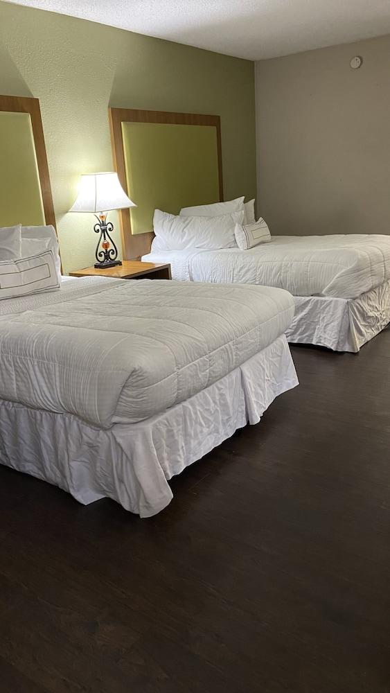 Baymont by Wyndham Odessa University Area photo 14