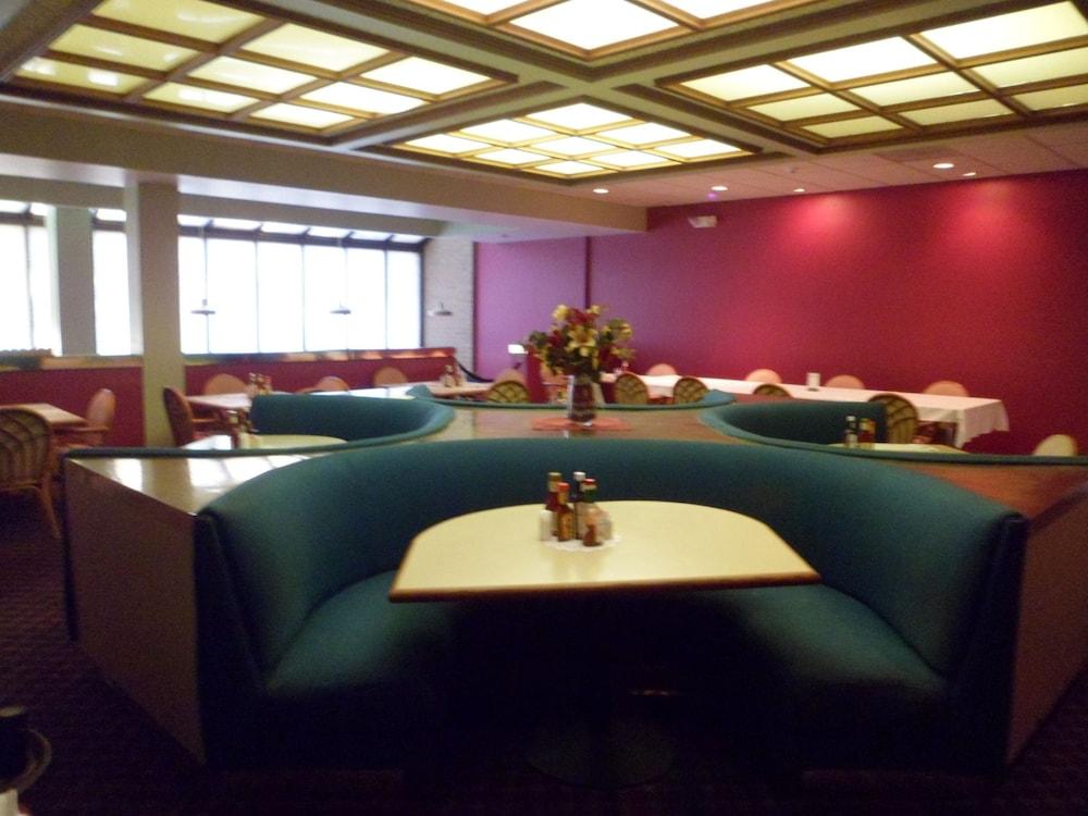 Americas Best Value Inn & Suites Victoria photo 10