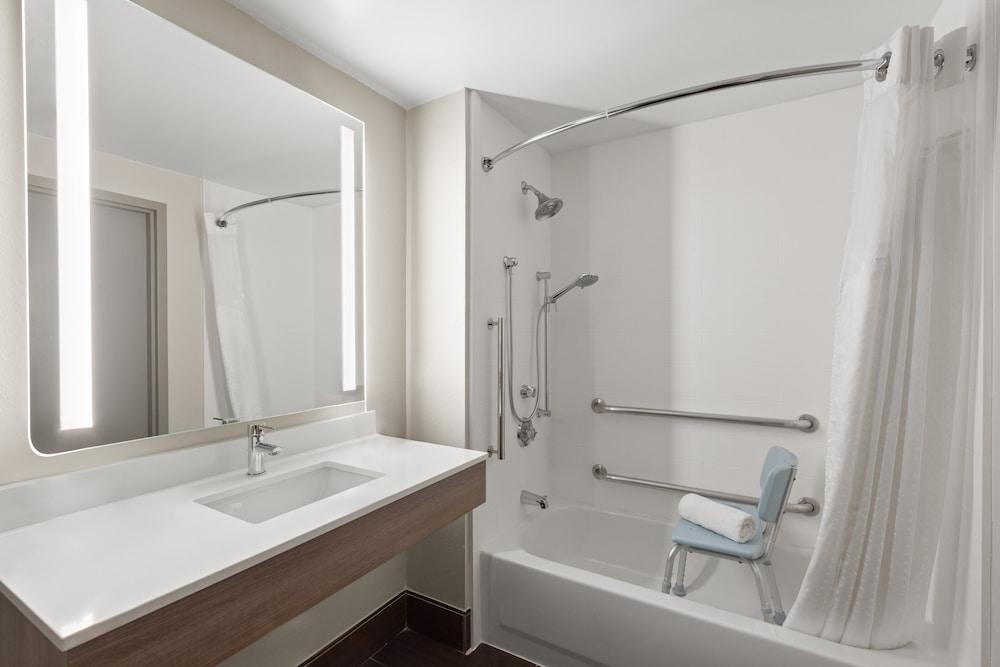 Holiday Inn Express Hotel & Suites Danbury - I-84 by IHG photo 43