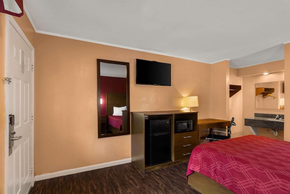 Econo Lodge Cornersville I-65 photo 21