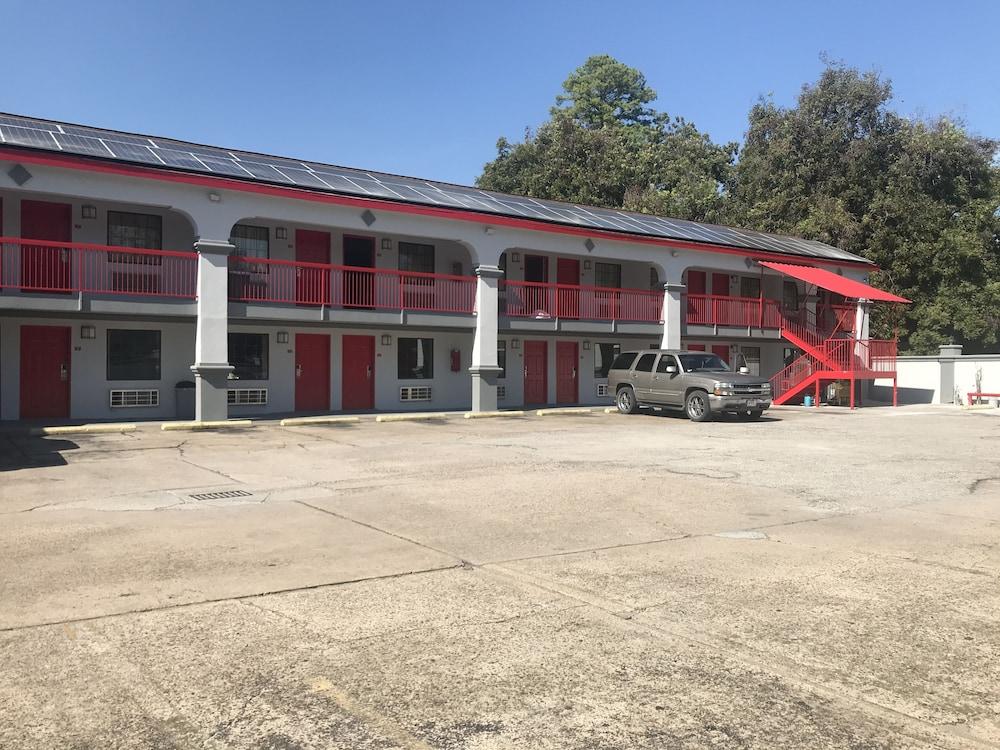 Regency Inn and Suites photo 4