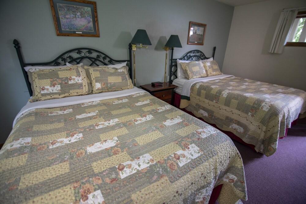 Ridges Inn & Suites photo 63