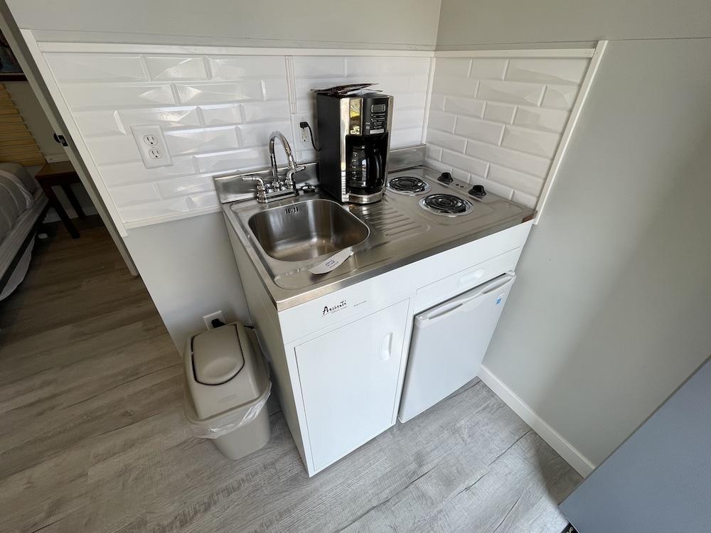 Lake Bluff Inn and Suites photo 15