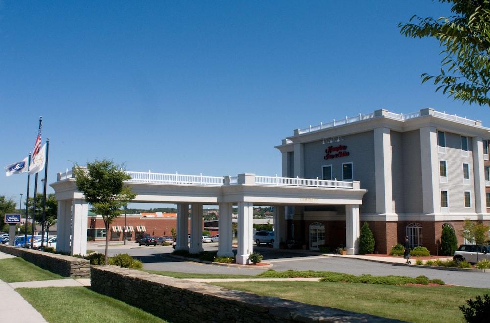 Hampton Inn & Suites Newport/Middletown photo 64