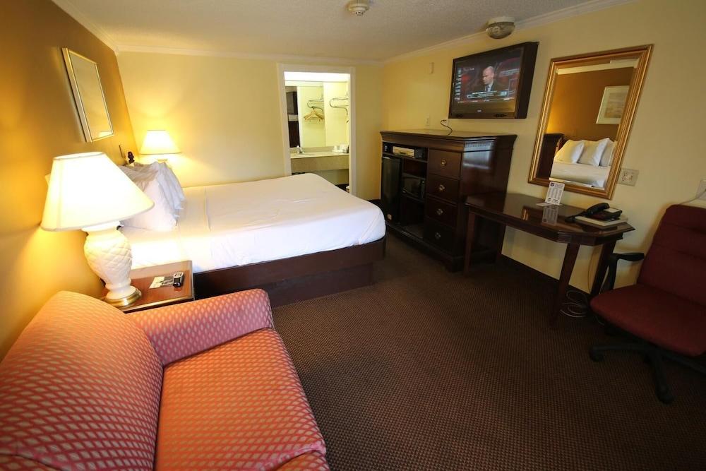 Rodeway Inn & Suites Saginaw I-675 photo 32