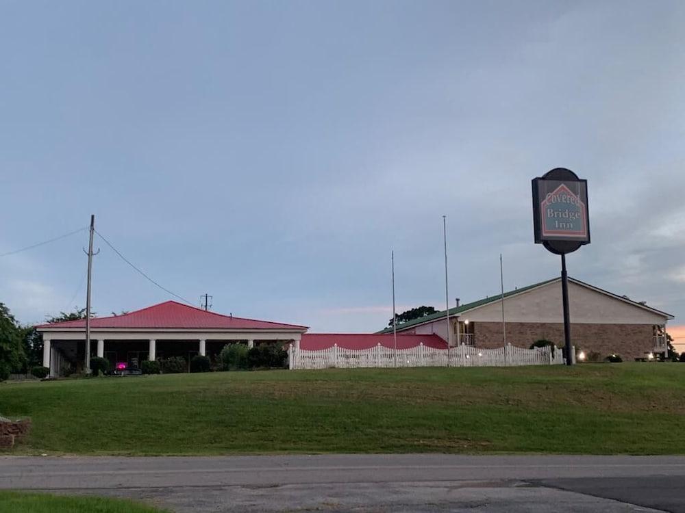COVERED BRIDGE INN & SUITES photo 1