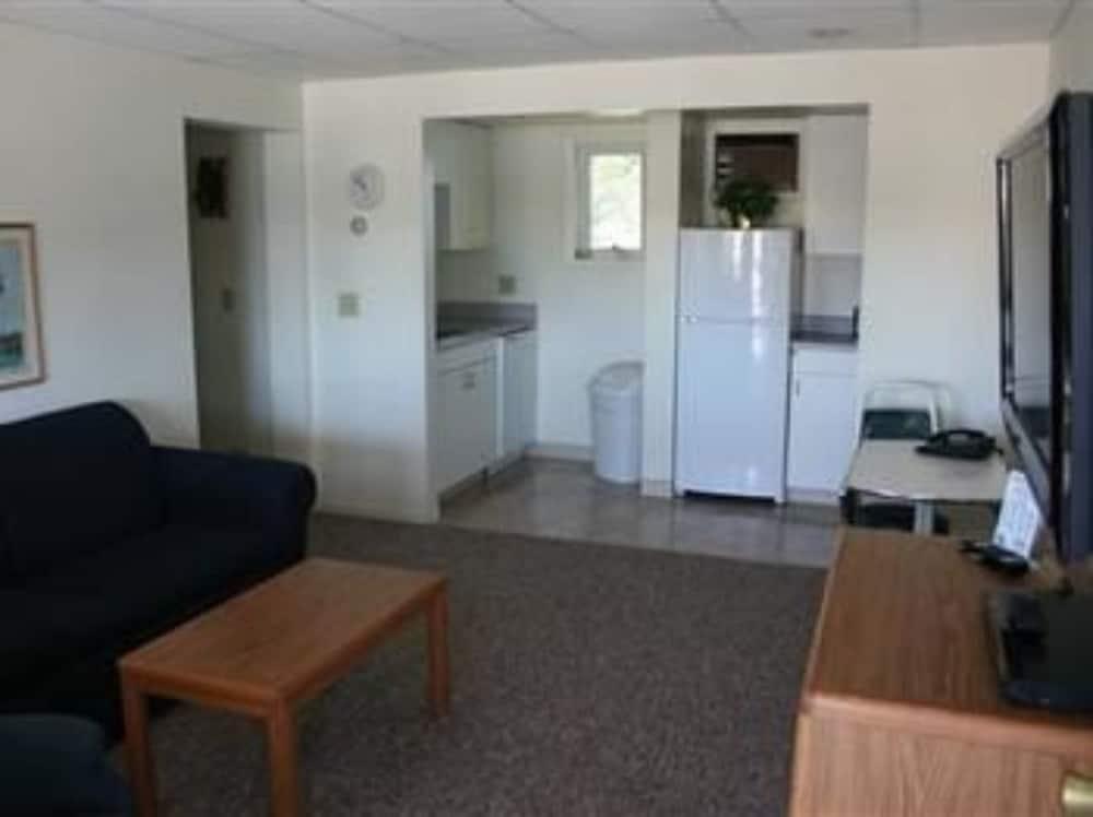 Lakeshor Motor Inn photo 27