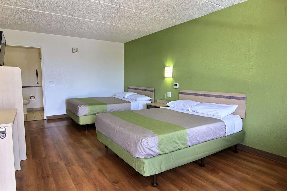 Motel 6 Austin, TX - Central Downtown UT photo 16