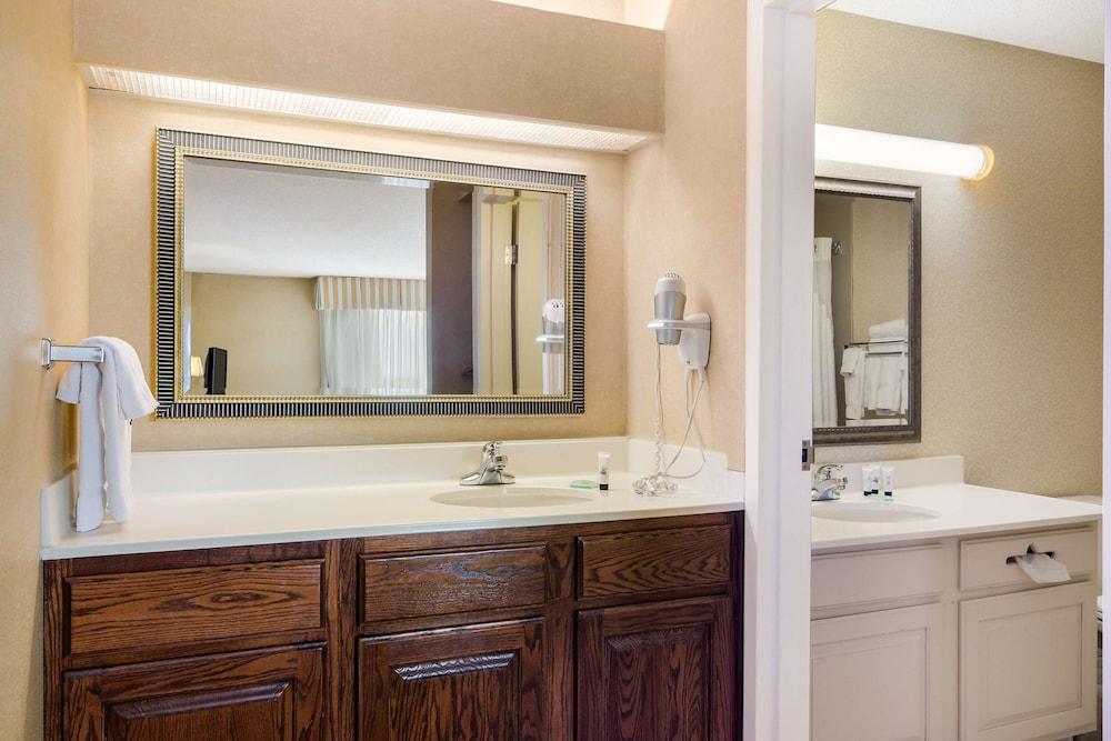 Red Lion Hotel & Conference Center Cheyenne photo 30