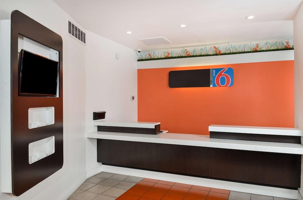 Ramada by Wyndham Merced photo 2