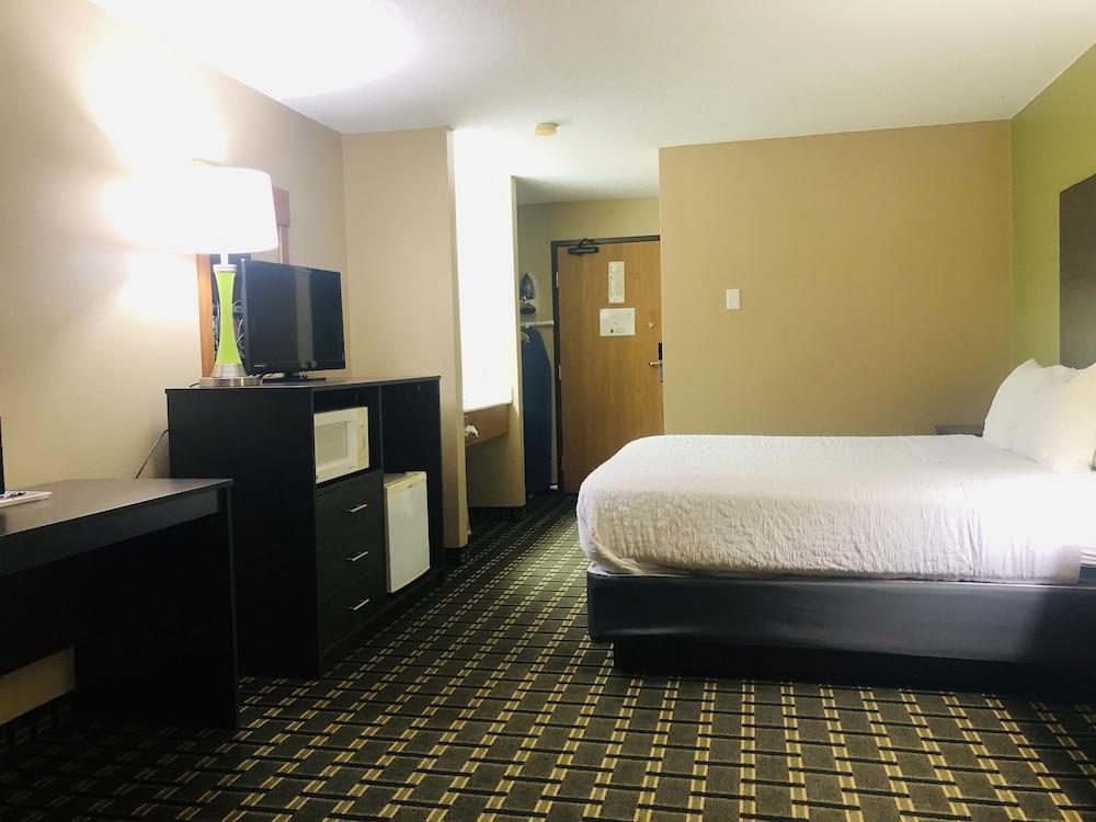 AmericInn by Wyndham Columbus Wisconsin photo 7