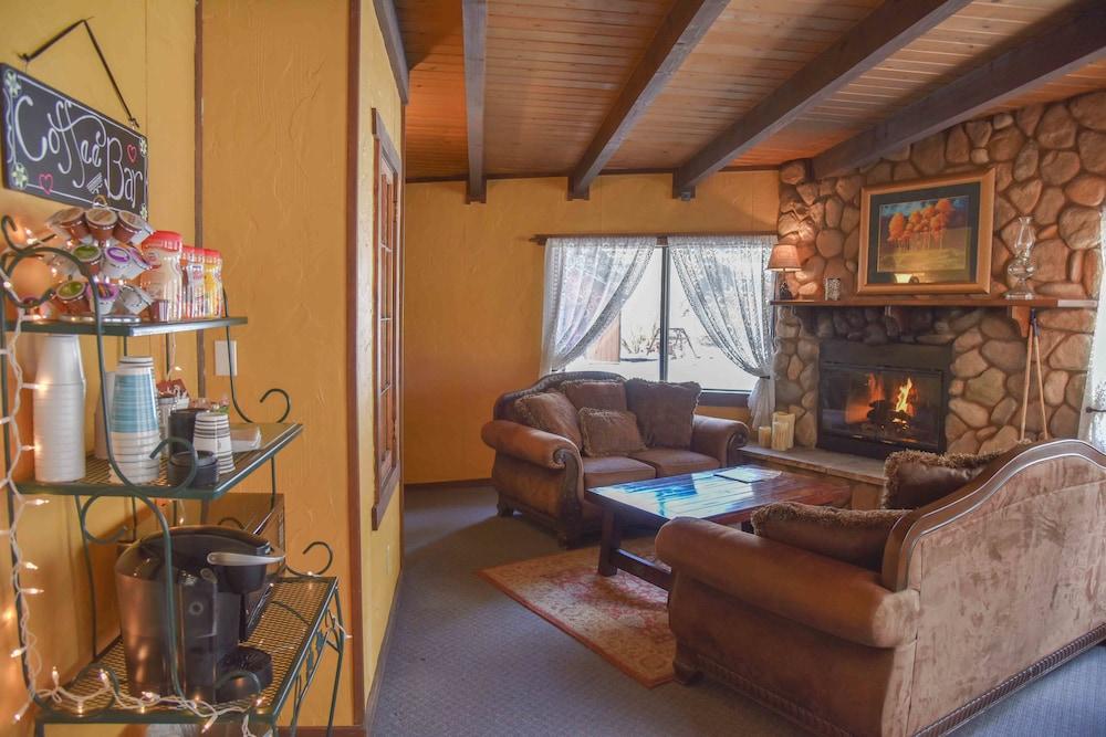 Alpine Lodge photo 3
