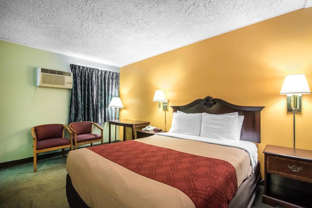 Econo Lodge Brattleboro South photo 30