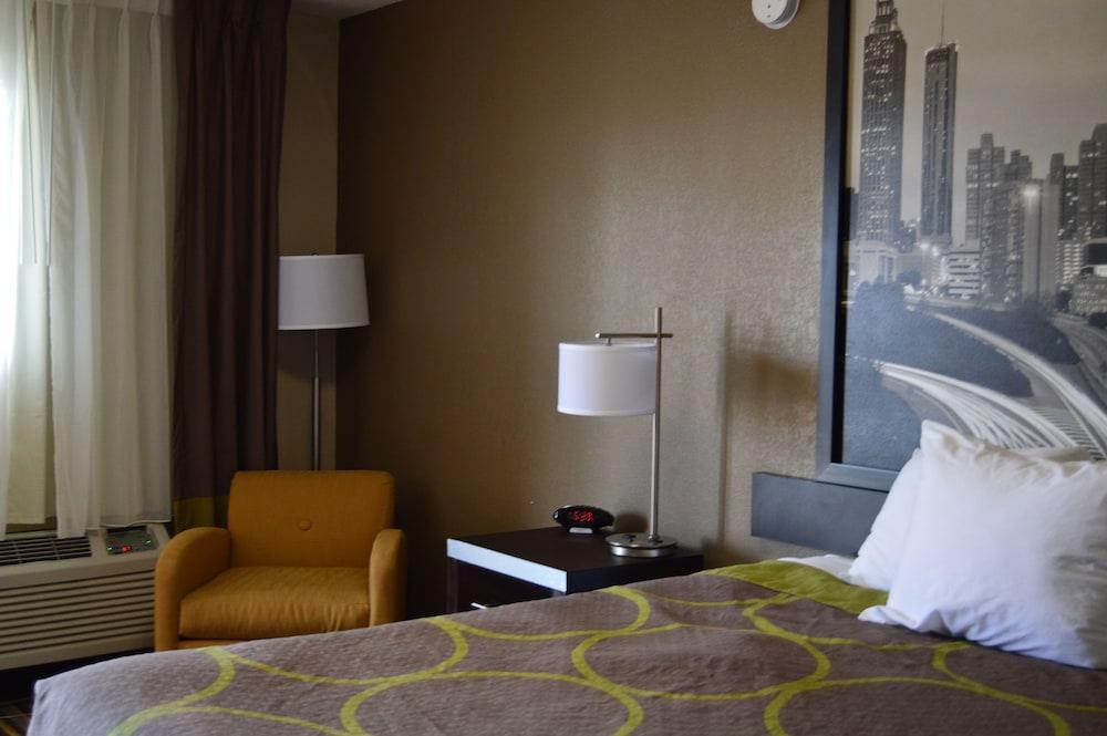 Super 8 by Wyndham Stockbridge photo 8