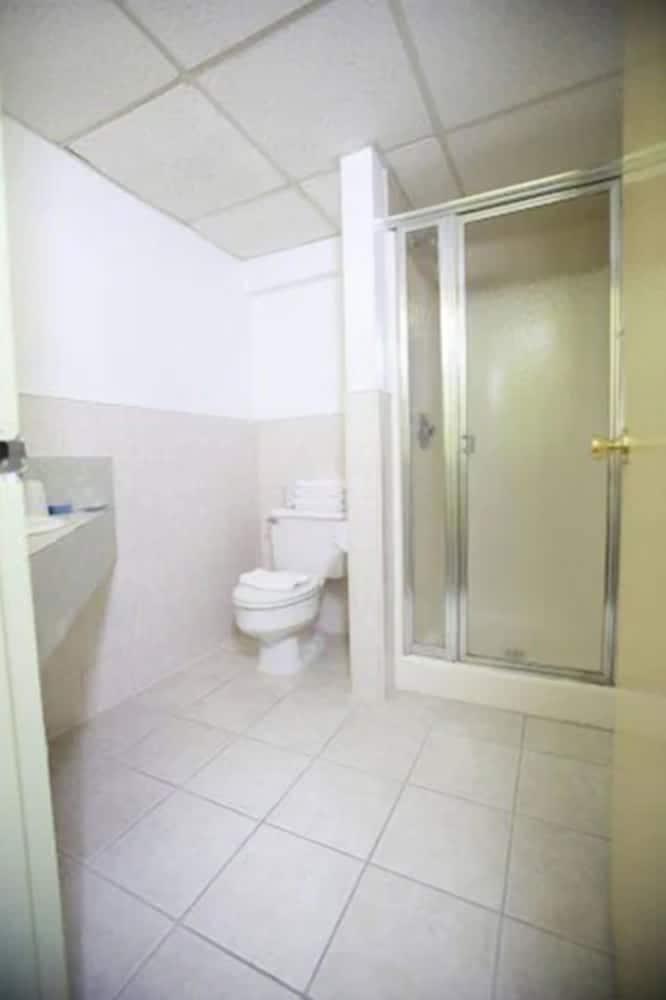 Meadowbrook Motor Lodge photo 24