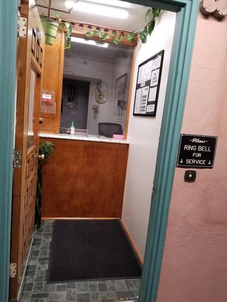 Travis Lodge Motel 16 photo 12