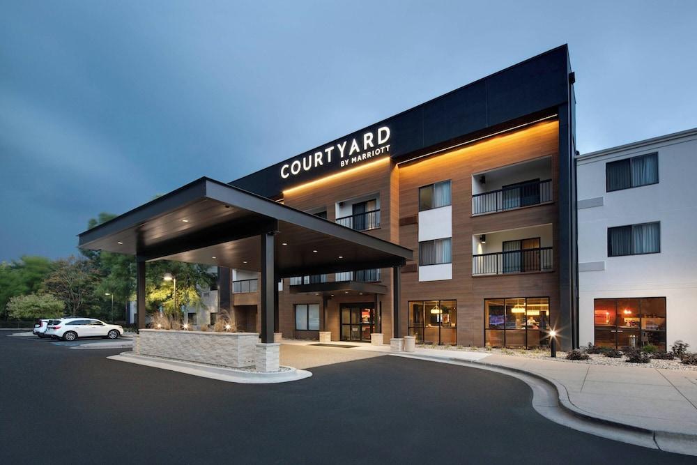Courtyard by Marriott Grand Rapids Airport photo 37