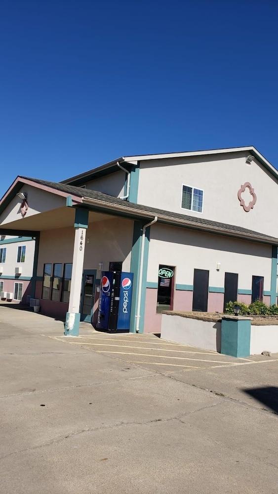 Value Inn & Suites photo 1