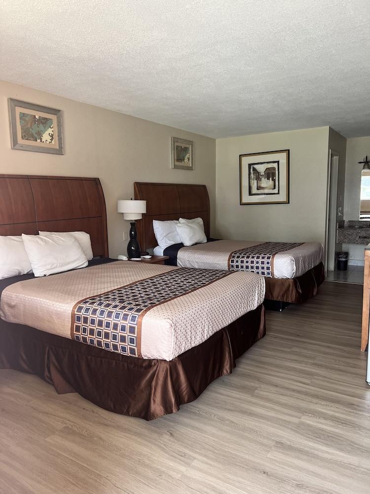 Americas Best Value Inn Edna photo 8