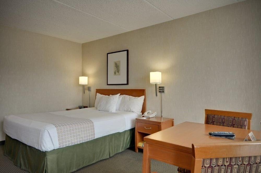 Vagabond Inn Executive Old Town photo 14