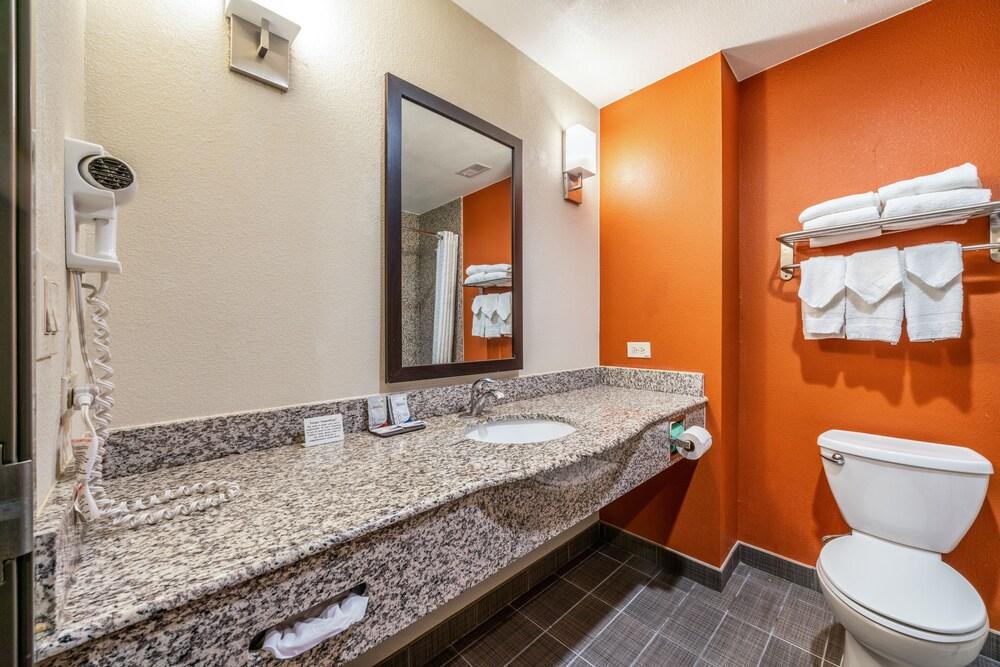 Rest Well Inn & Suites photo 6