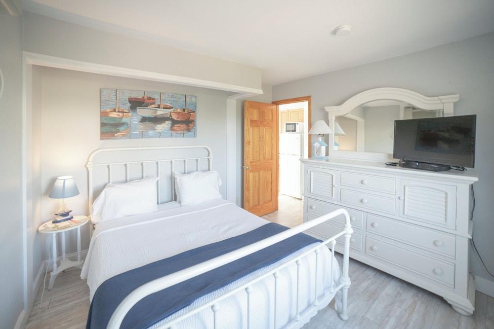 Montauk Oceanside Suites photo 33