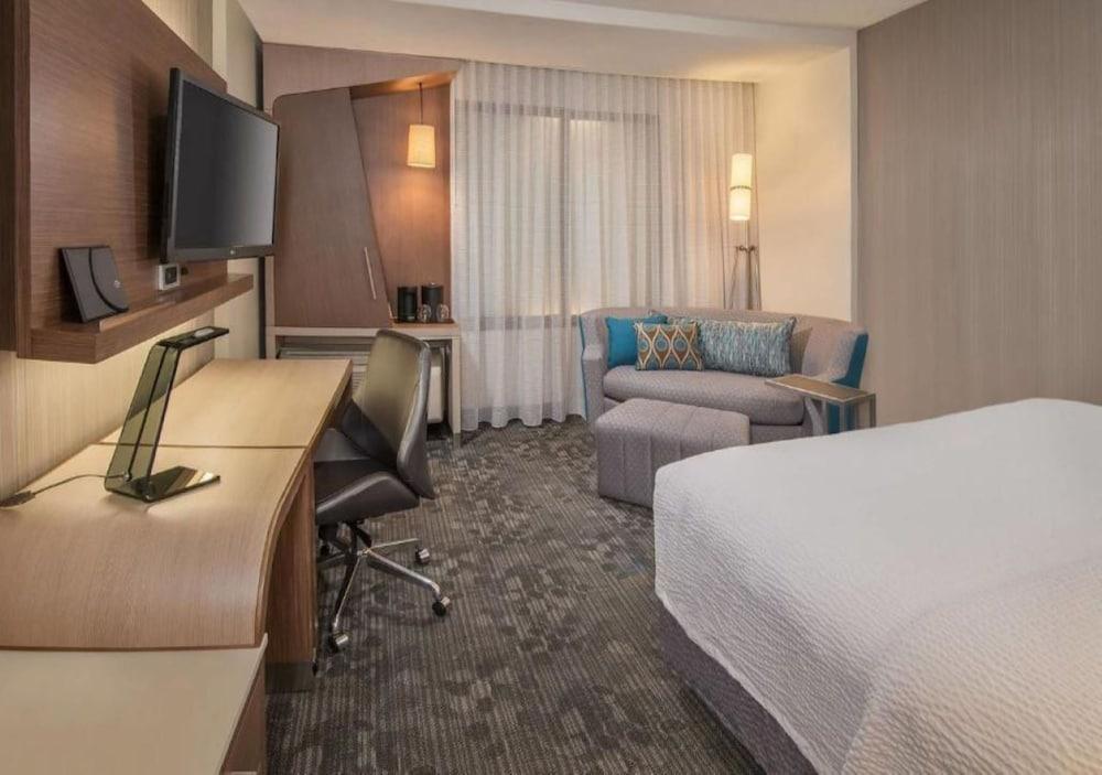 Courtyard by Marriott Wayne Fairfield photo 11