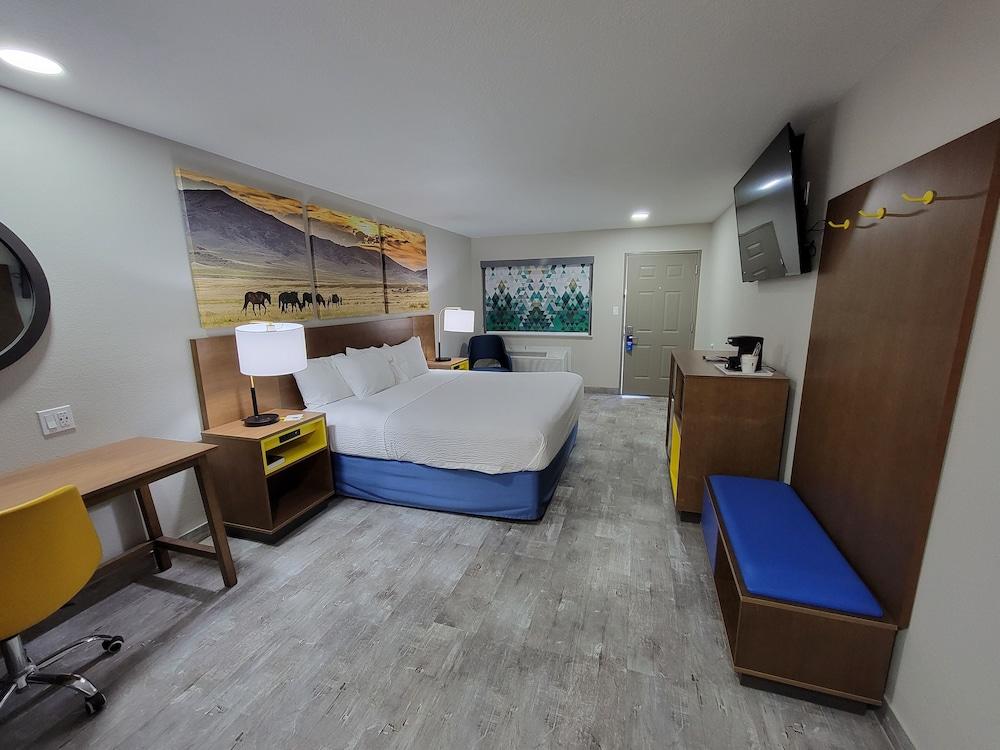 Days Inn by Wyndham Ruidoso Downs photo 37