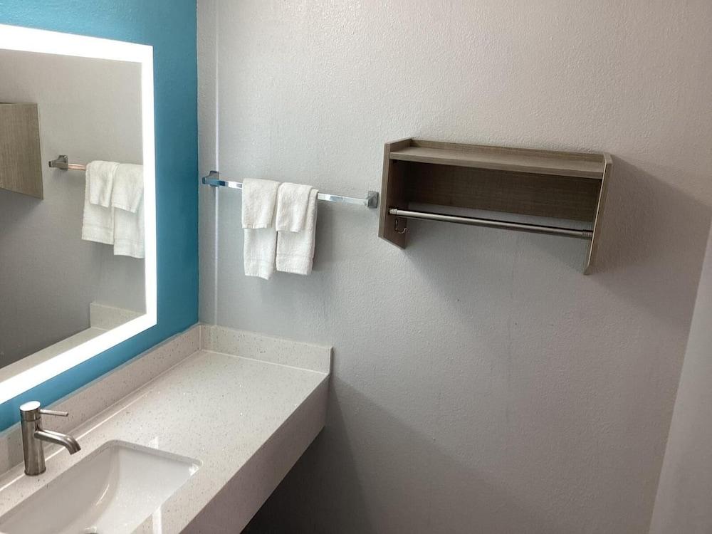 Pleasanton Executive Inn By OYO photo 10