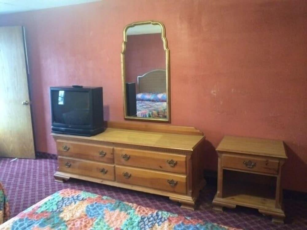 Pink Fountain Motor Inn photo 6