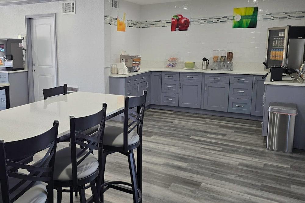 Quality Inn & Suites East Point - Atlanta Area photo 3