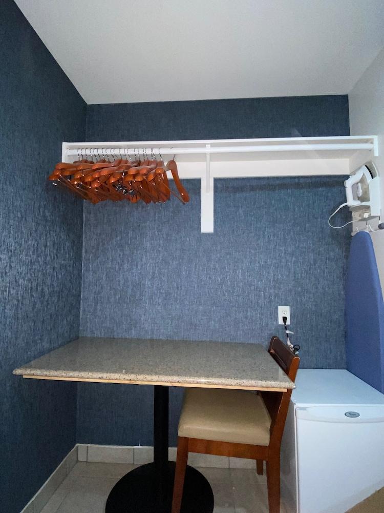 Crown Motel photo 29