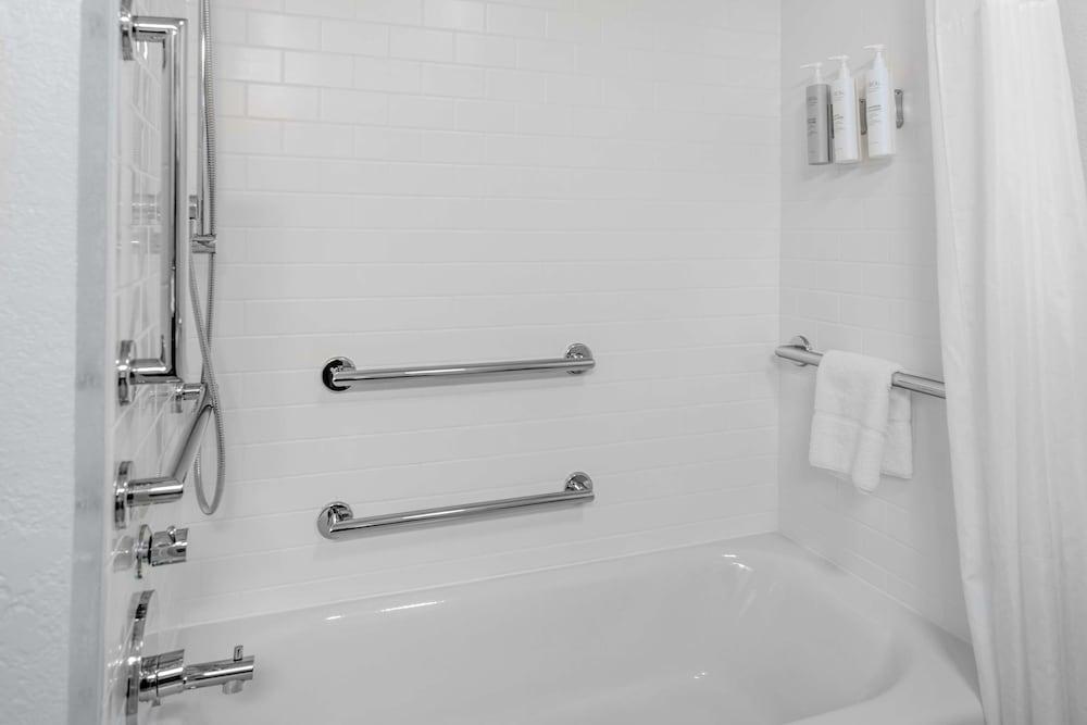 Hampton Inn Sarasota - I-75 Bee Ridge photo 19