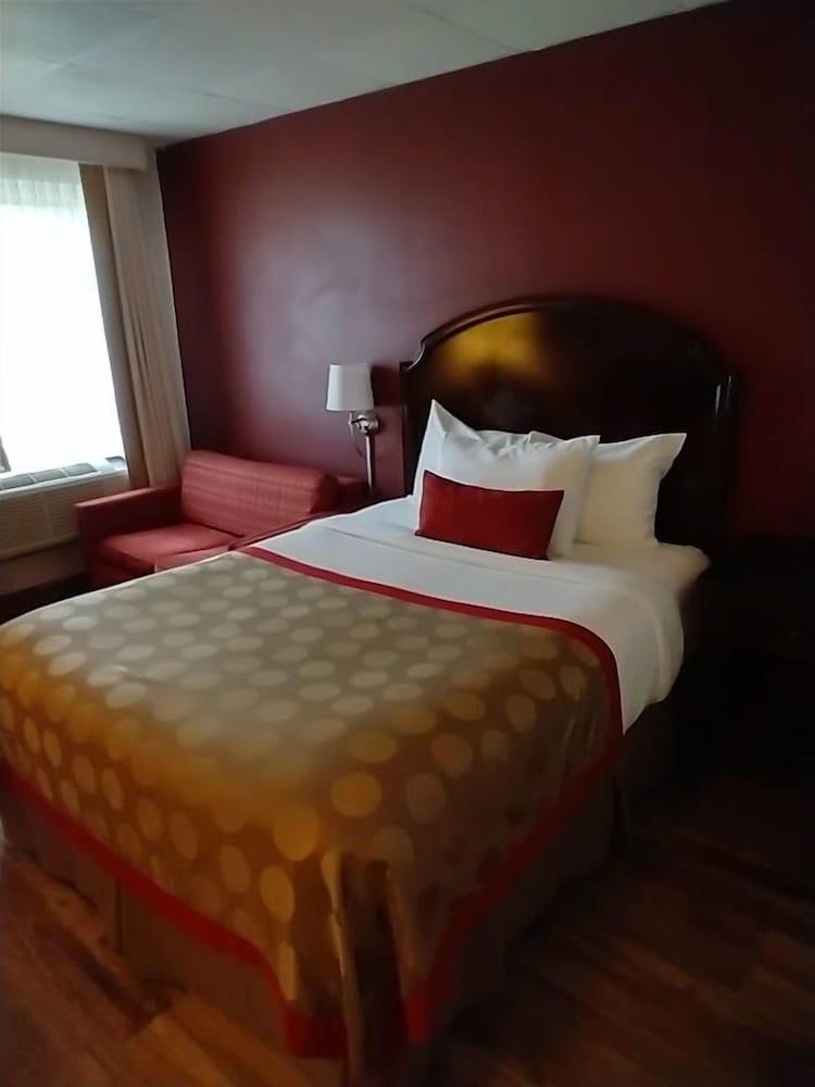 Ramada by Wyndham Albert Lea photo 63