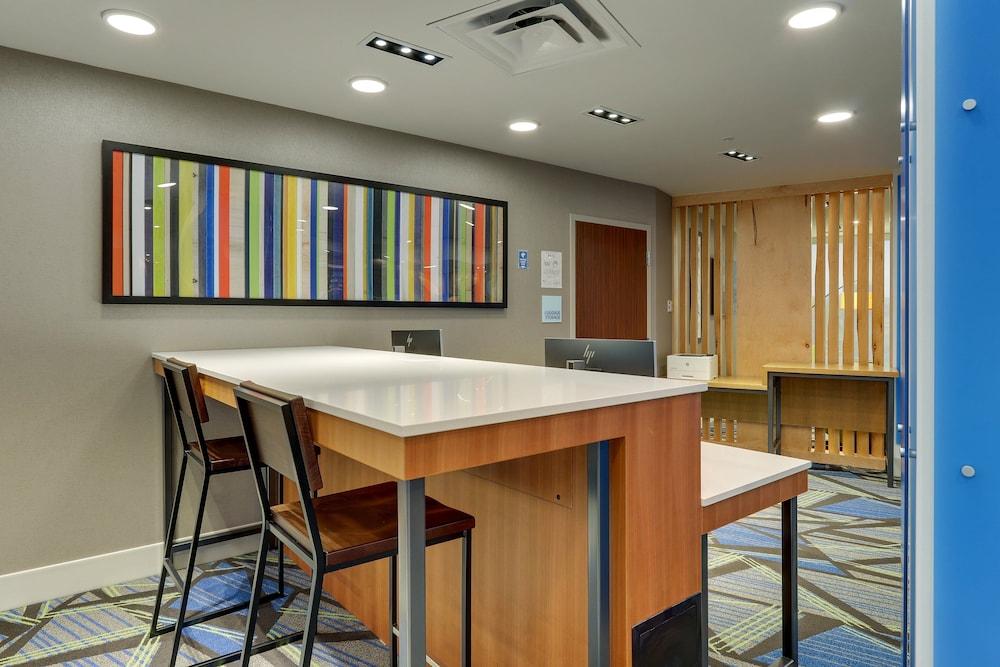 Holiday Inn Express & Suites Troy by IHG photo 47