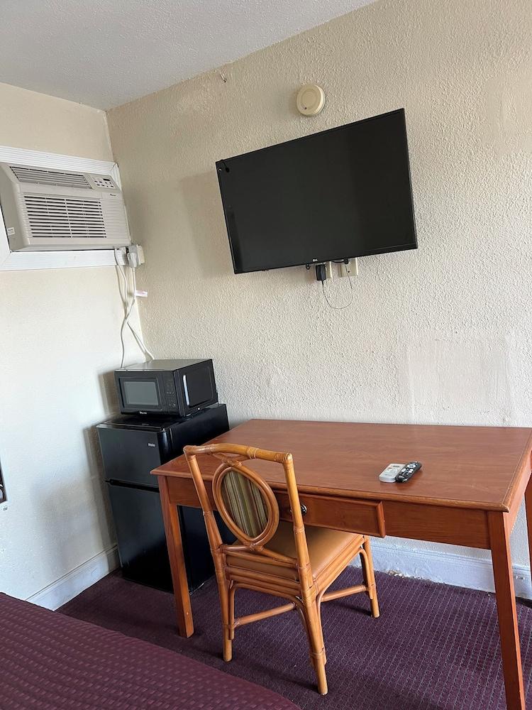 Budget Inn photo 10