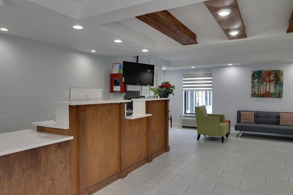 Baymont by Wyndham Ridgeland I-95 photo 5