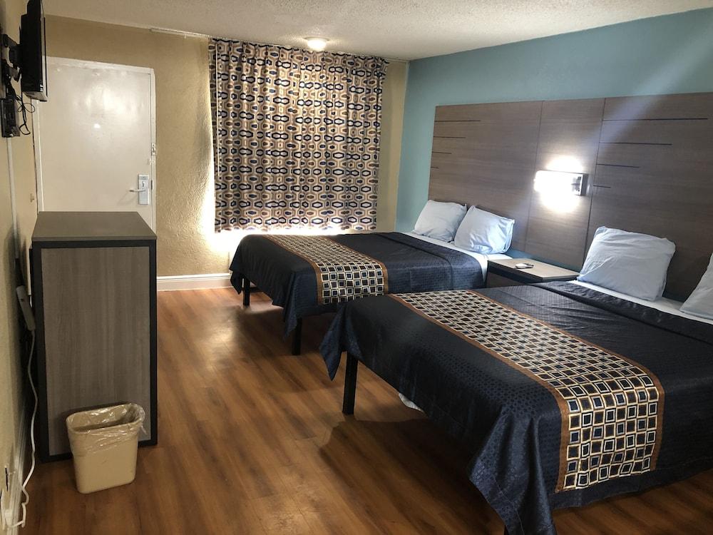 Luxury Inn & Suites photo 9