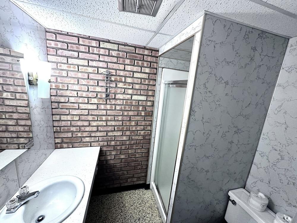 Budget Host Inn Manistique photo 2