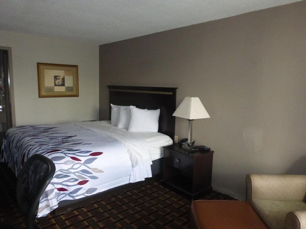 Red Roof Inn Evergreen photo 10