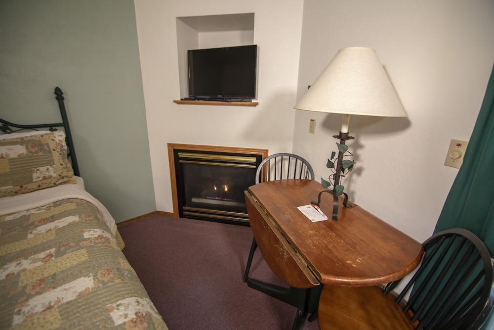 Ridges Inn & Suites photo 65