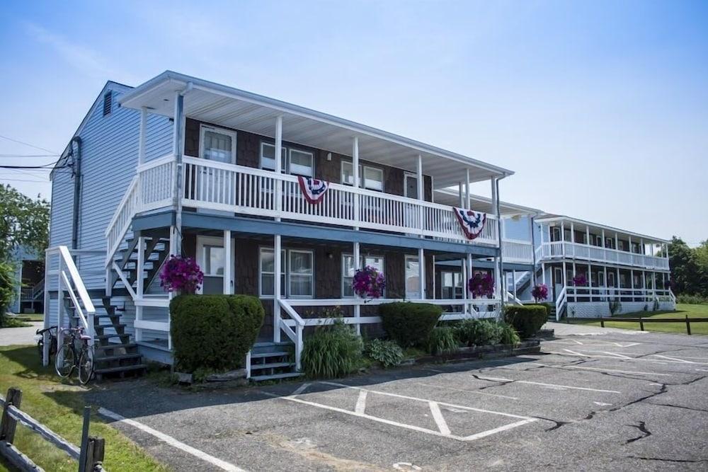 The Villager Motel photo 41